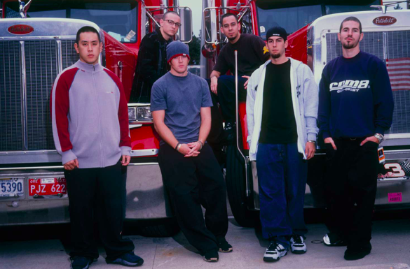 TOP 7 videoklipů týdne: Janek Ledecký se klaní andělům, Trocha klidu se inspirovala zlomeným srdcem a Machine Gun Kelly rapuje o potratu přítelkyně