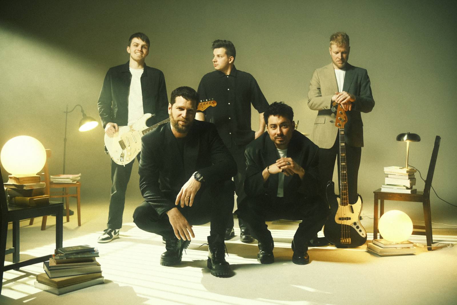 TOP 7 videoklipů týdne: David Koller zve na turné, Mirai to dali dohromady s Majkem Spiritem a Pam Rabbit nahrála song pro film