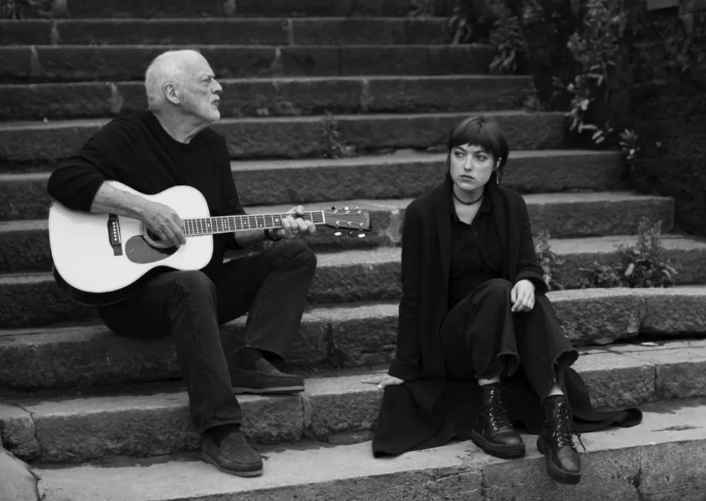 TOP 7 videoklipů týdne: David Gilmour láká na nové album, Ewa Farna na film Jiřího Mádla a David Koller, Ben Cristovao a Mirai spojili síly