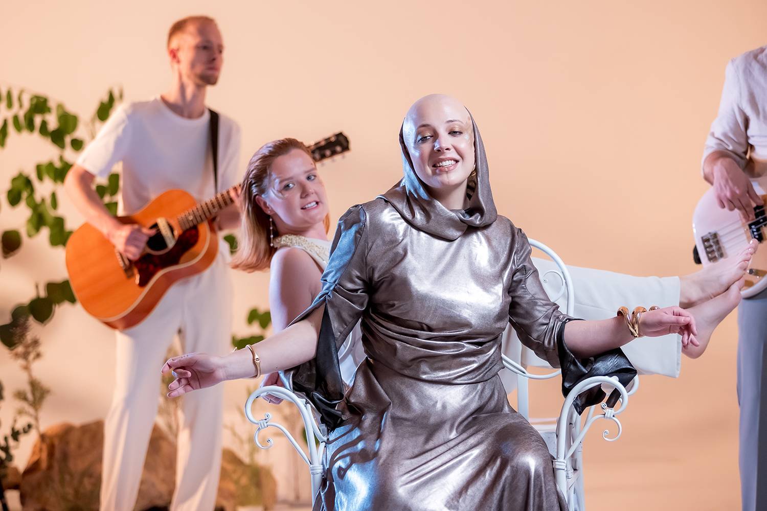 VIDEO: Anna Julie Slováčková se raduje ze života. Fanouškům přináší energickou novinku Léto