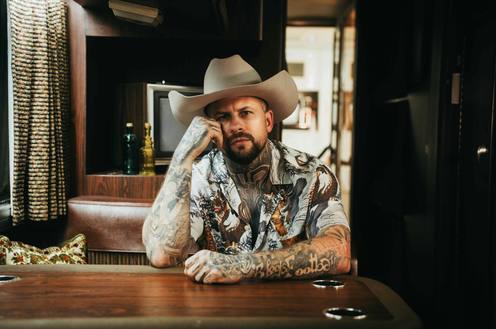 TOP 7 videoklipů týdne: Marpo jede na country rapové vlně, Like-it padají volným pádem a Xindl X má jiný pohled na data