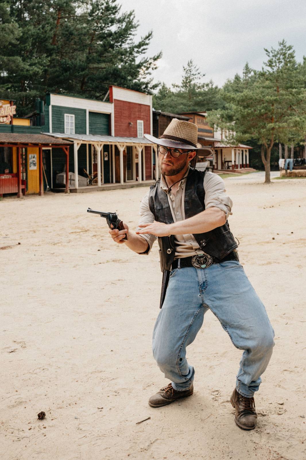 TOP 7 videoklipů týdne: Mig 21 mají lék na bolest zad, Monkey Business zpívají o smutku z rozchodu a z Michala Horáka je Hustej Joe