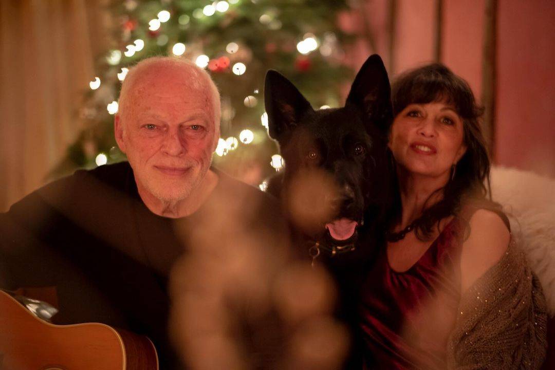VIDEO: David Gilmour věnoval píseň Dark and Velvet Nights své životní lásce Polly