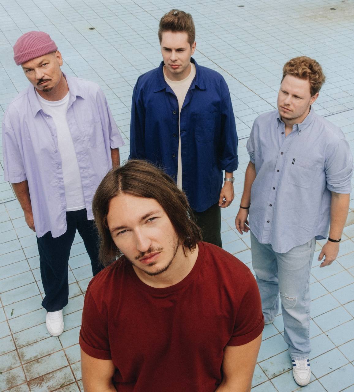 TOP 7 videoklipů týdne: Jelen je všudezdejší, Barbora Poláková se Sašou Rašilovem nahráli titulní singl k Velkému Pánovi a Giudi hlásí návrat na scénu