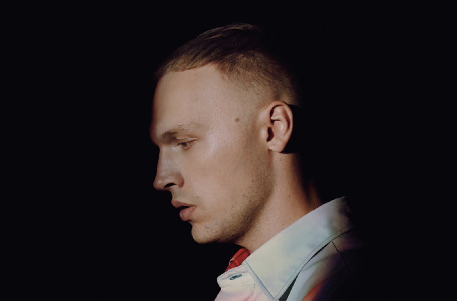 TOP 7 videoklipů týdne: John Wolfhooker a Rodan ve zbroji, Honza Křížek zpívá o pomíjivosti času a Mirai o Vánocích