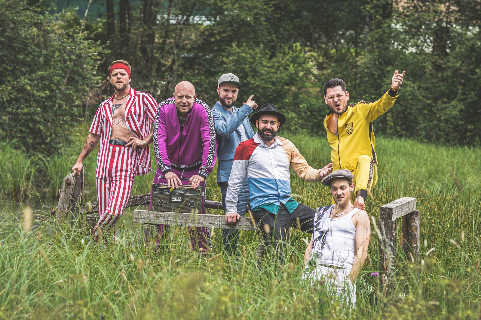 TOP 7 videoklipů týdne: John Wolfhooker a Rodan ve zbroji, Honza Křížek zpívá o pomíjivosti času a Mirai o Vánocích