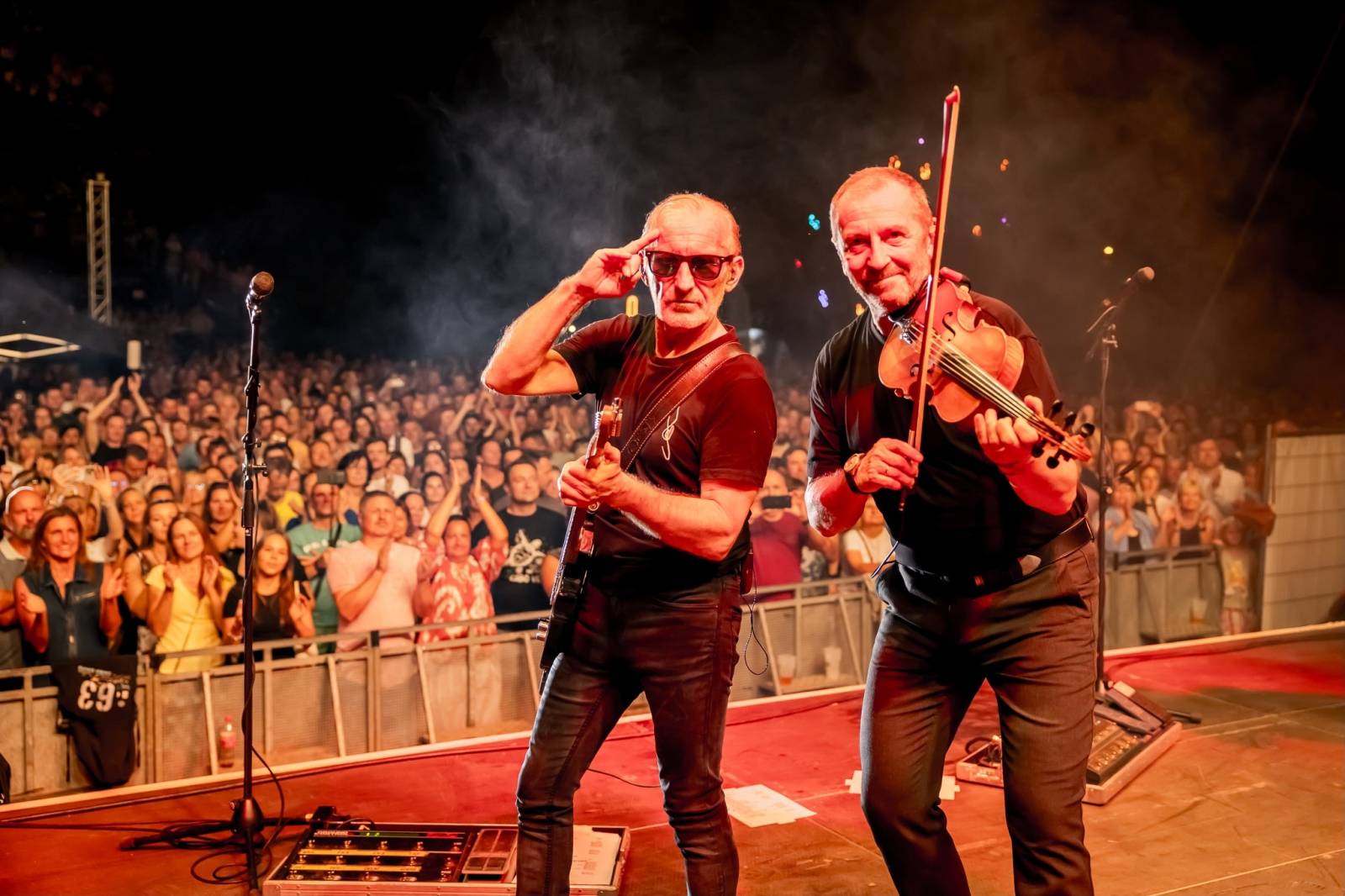 TOP 7 videoklipů týdne: Coldplay vydali svůj poslední singl, Deaf Heart zpívají o rande s Johnnym Deppem a hlásí se i Jiří Krhut a Štěpán Kozub 