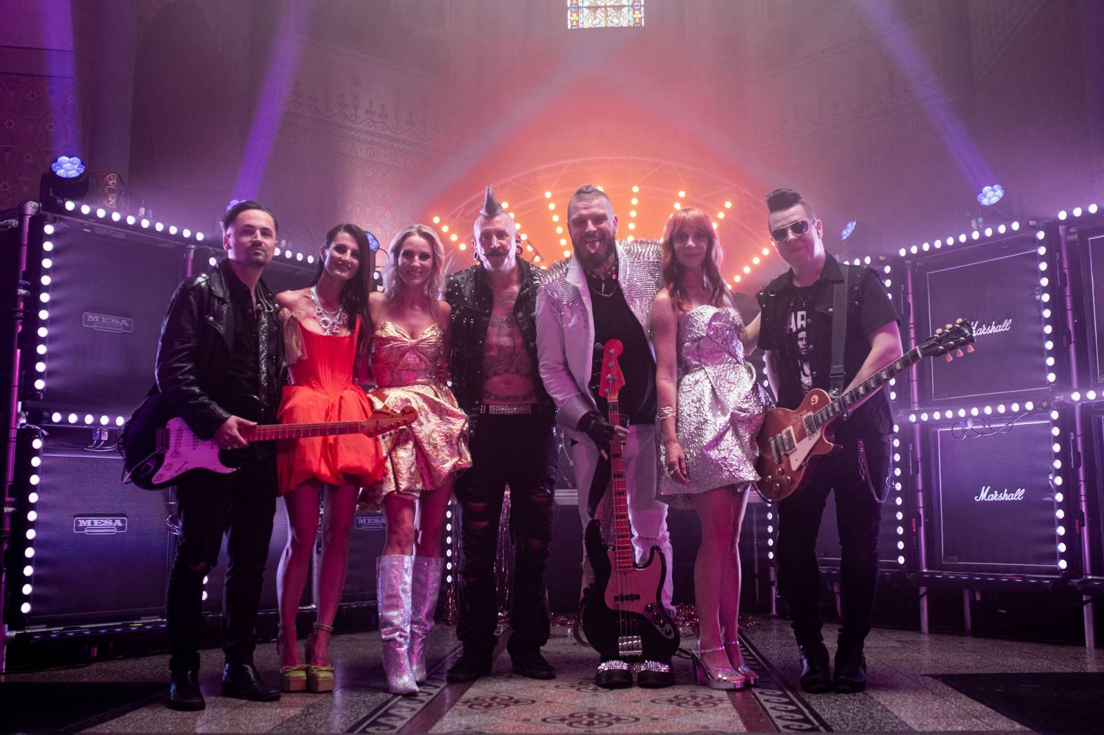 TOP 10 českých videoklipů roku 2024 podle redakce iREPORTu. Natočili je Forrest Jump, Rybičky 48 a Holki, Bert & Friends i Pokáč 