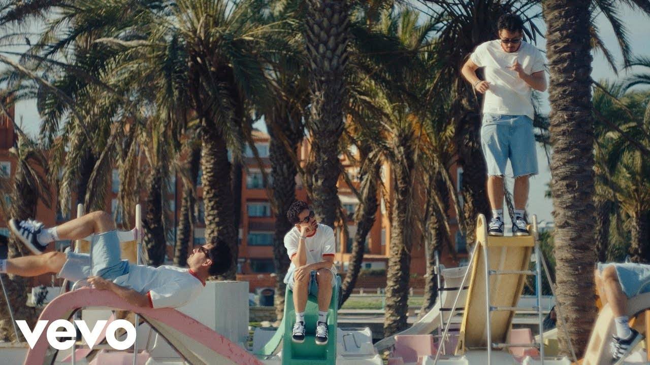 TOP 7 videoklipů týdne: Vzpomínka na Zuzanu Navarovou, Mirai utíkající před uspěchanou dobou i duet Jaryho Taubera s Petrem Jandou