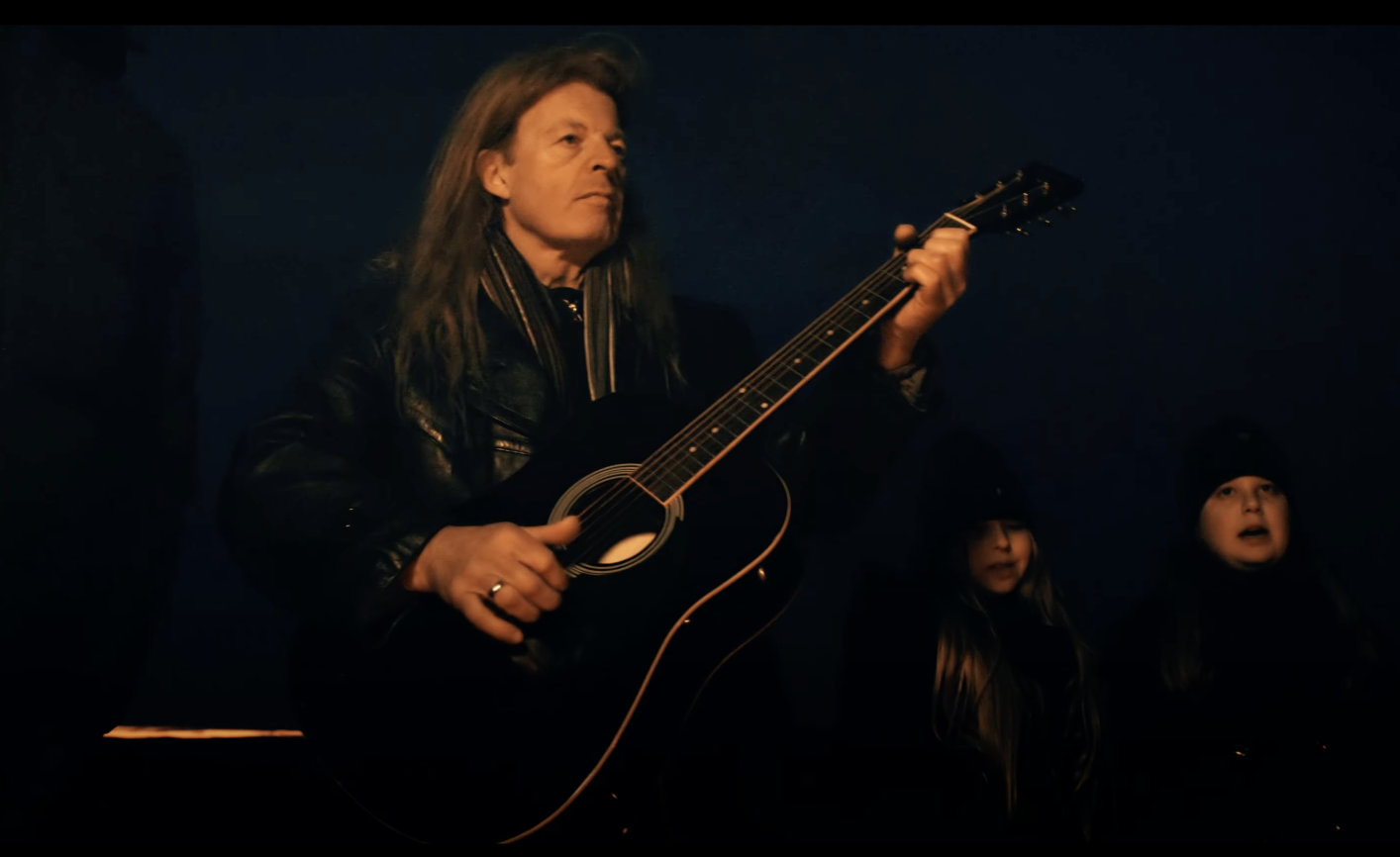 TOP 7 videoklipů týdne: Pan Lynx se vydal s Michaelem Kocábem a Michalem Pavlíčkem do lesa, Michal Horák spojil síly s Katem a INEKAFE bojuje proti botoxu