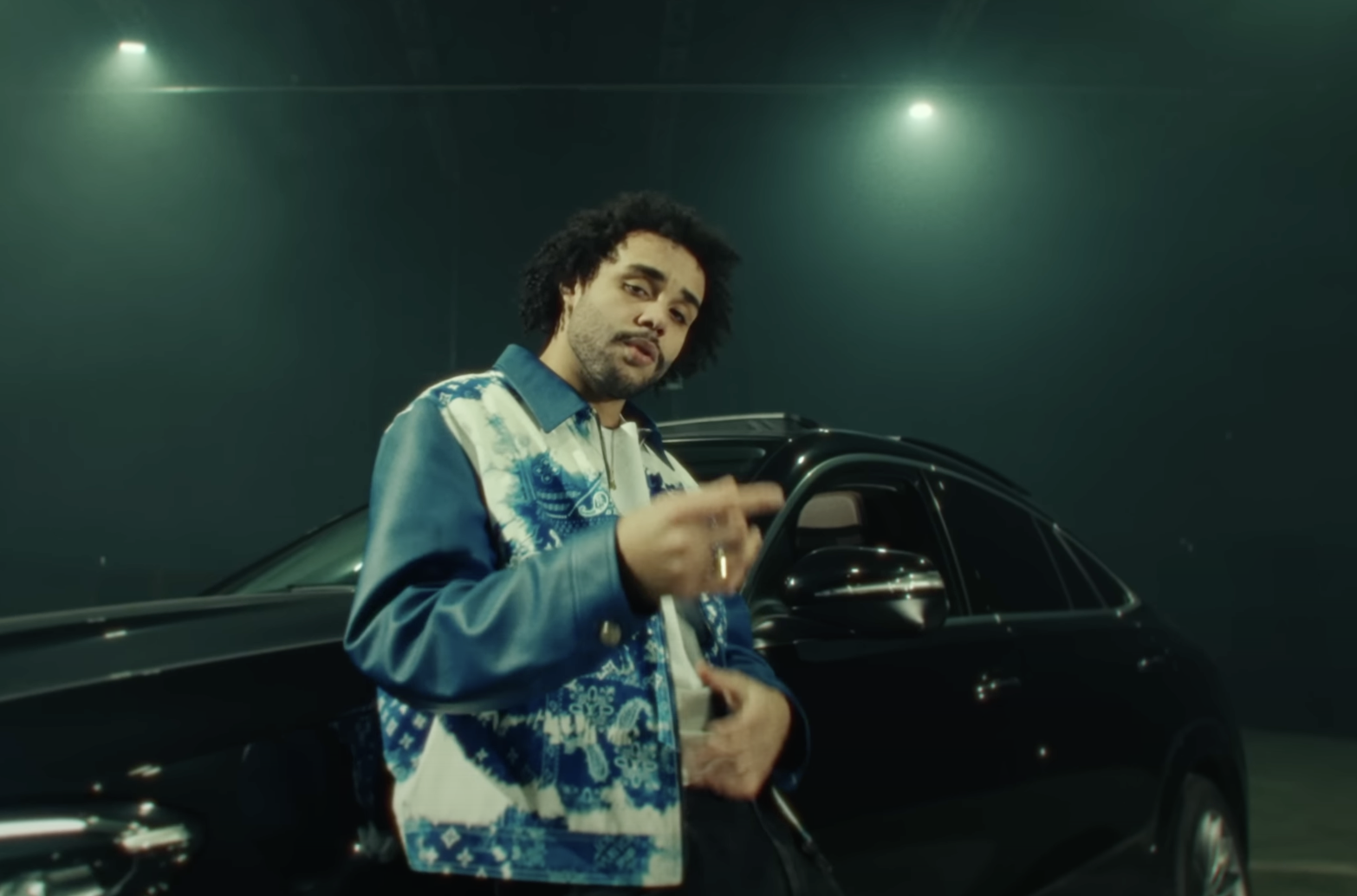 TOP 7 videoklipů týdne: Poetika otevřeně o psychických problémech, rozdovádění Klára Vytisková a 7krát3 a Turbo s novým zpěvákem