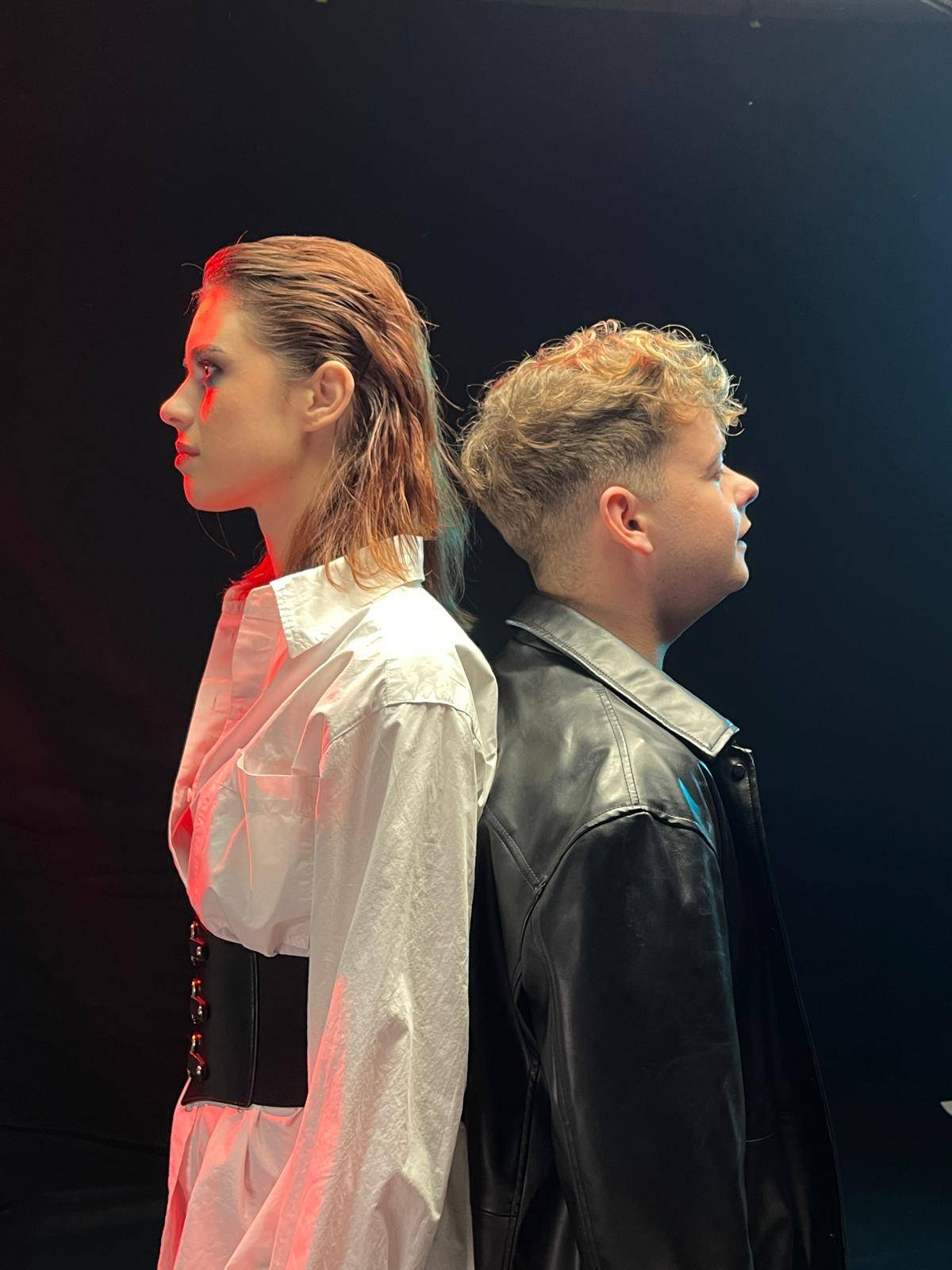 TOP 7 videoklipů týdne: Vesna bojuje proti domácímu násilí, Pam Rabbit zpívá o nevěře a Eddie Stoilow mapují vztah mladého páru