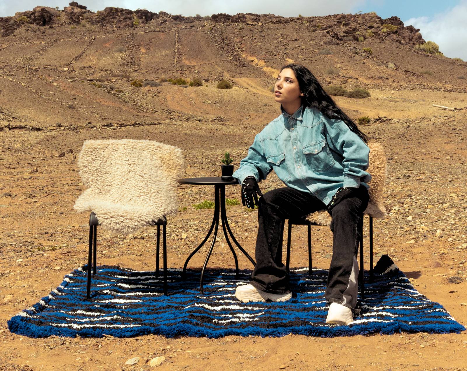 TOP 7 videoklipů týdne: Vesna bojuje proti domácímu násilí, Pam Rabbit zpívá o nevěře a Eddie Stoilow mapují vztah mladého páru