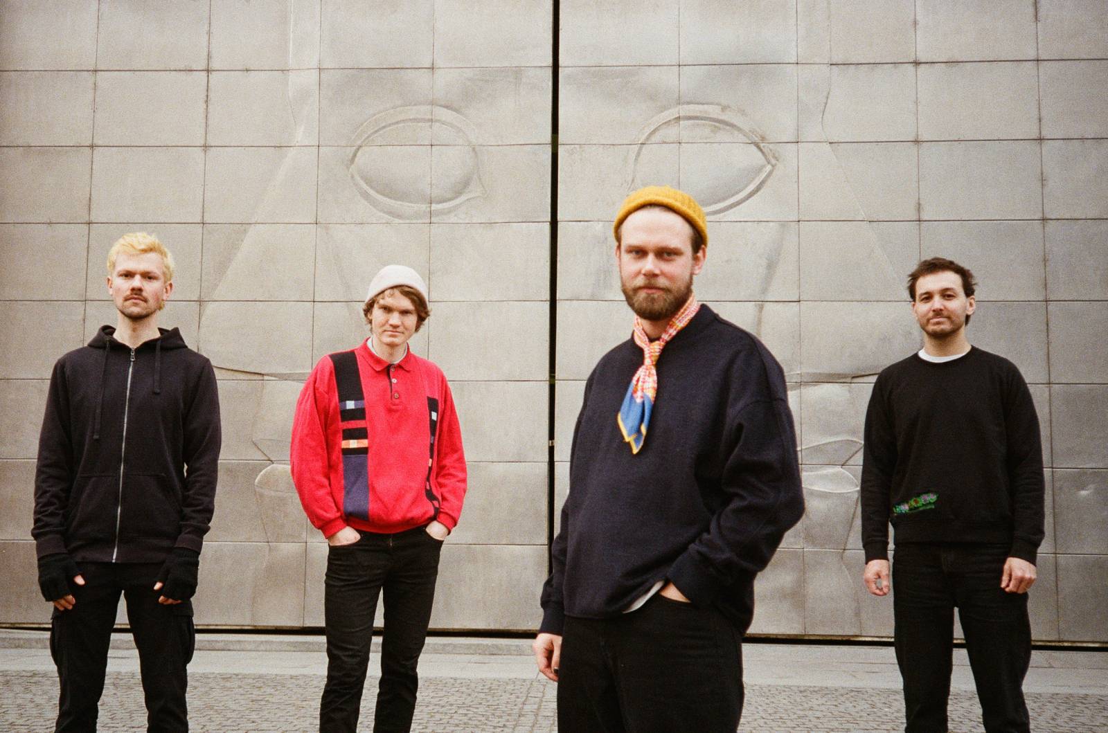 TOP 7 videoklipů týdne: Rodan pálí sny, Kaczi zpívá na opuštěné koleji a Urbantramp volá Morava