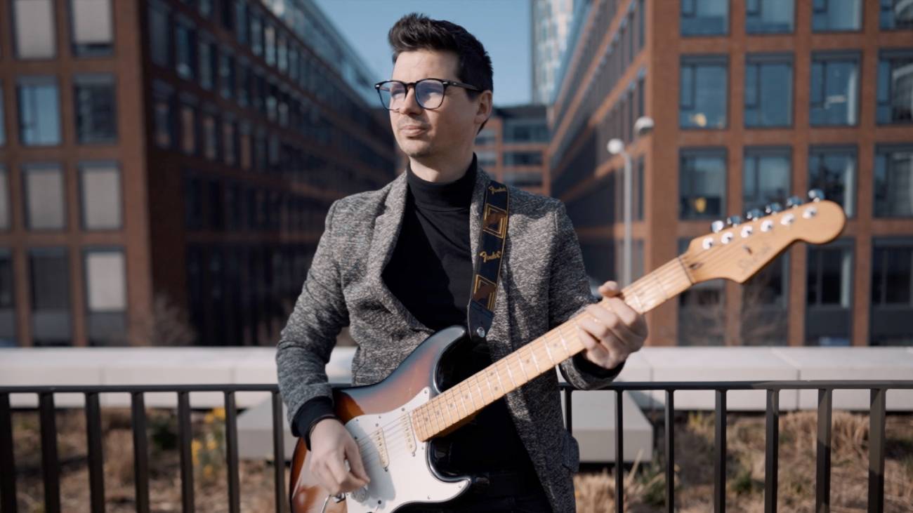 TOP 7 videoklipů týdne: Rodan pálí sny, Kaczi zpívá na opuštěné koleji a Urbantramp volá Morava