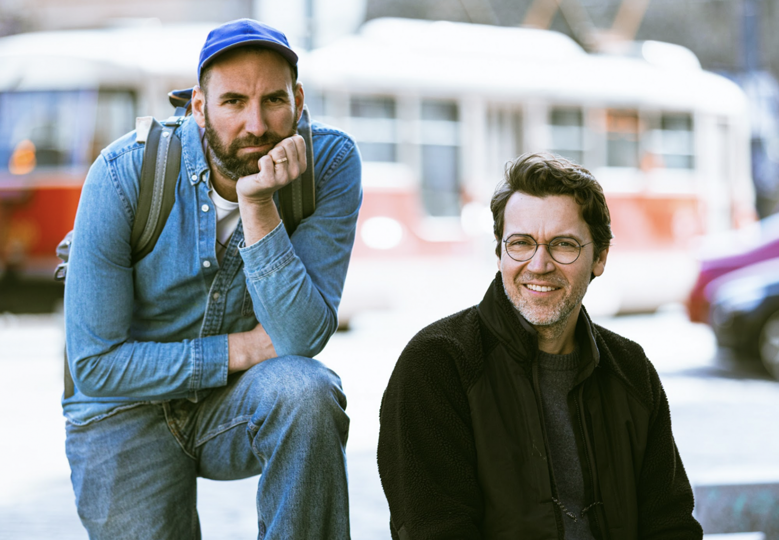 TOP 7 videoklipů týdne: Rodan pálí sny, Kaczi zpívá na opuštěné koleji a Urbantramp volá Morava