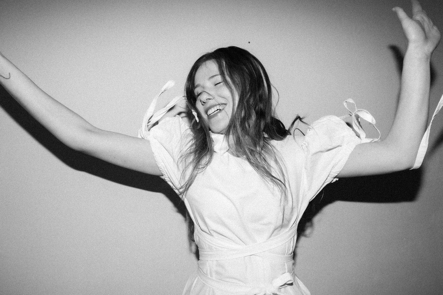 TOP 7 videoklipů týdne: Lucie okouzlila Marií, Vojtaano zve na Vyšehrad a frontman Poletíme? našel svou princeznu