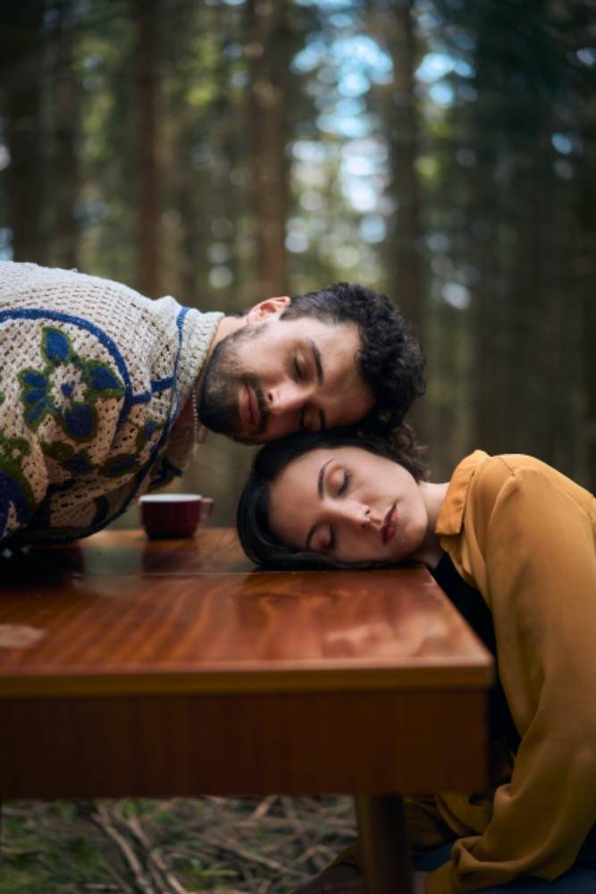 TOP 7 videoklipů týdne: Pokáč zpívá dětem, Petr Kolář vzpomíná na Petra Muka a Wolf Alice míří do Prahy