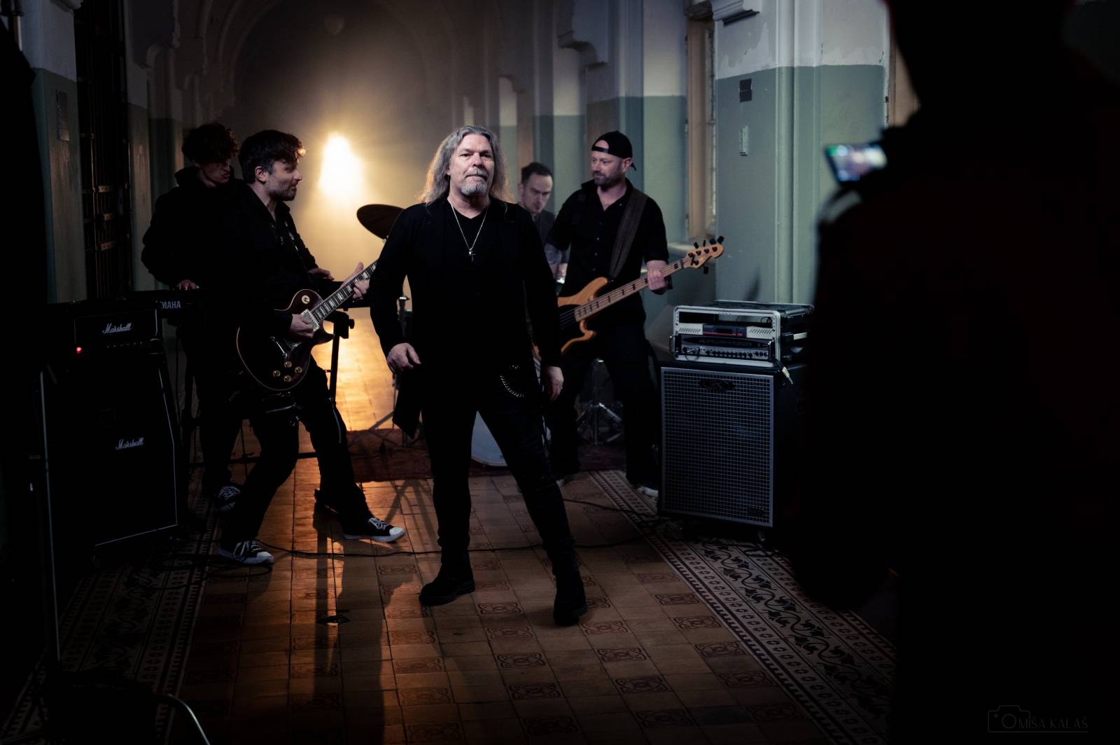 TOP 7 videoklipů týdne: Pokáč zpívá dětem, Petr Kolář vzpomíná na Petra Muka a Wolf Alice míří do Prahy