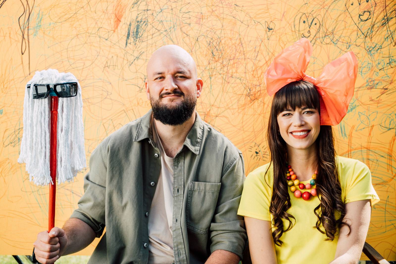 TOP 7 videoklipů týdne: Pokáč zpívá dětem, Petr Kolář vzpomíná na Petra Muka a Wolf Alice míří do Prahy