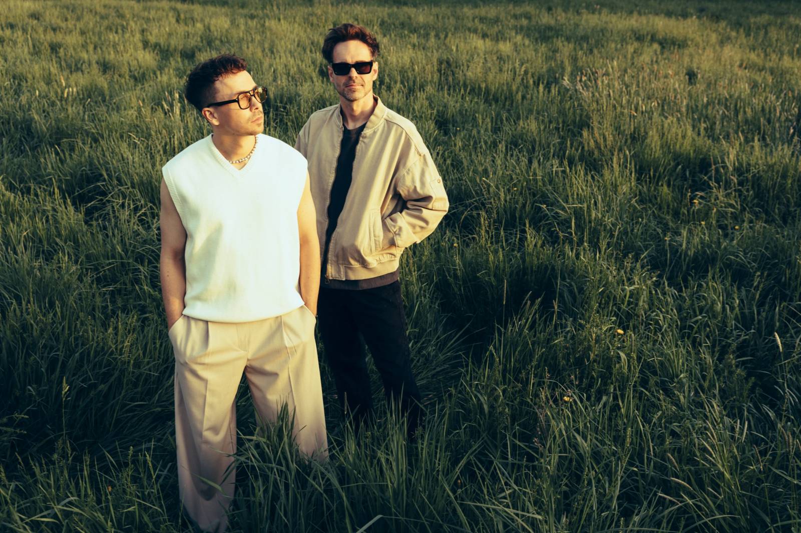 TOP 7 videoklipů týdne: Pokáč zpívá dětem, Petr Kolář vzpomíná na Petra Muka a Wolf Alice míří do Prahy