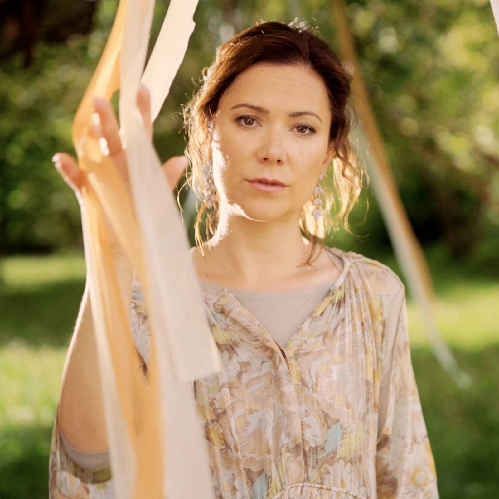 TOP 7 videoklipů týdne: Marek Ztracený vyrazil do Kalifornie, Yungblud ždímá emoce a Miley Cyrus vydala devátou studiovku