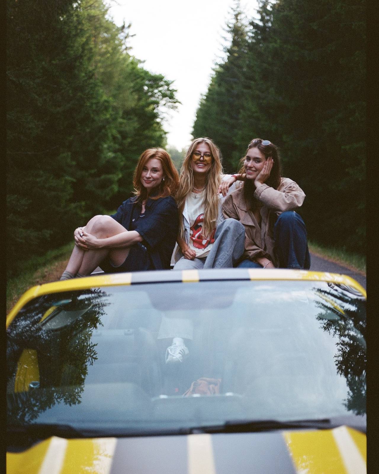 TOP 7 videoklipů týdne: Jordan Haj bojuje proti radikálům, Ed Sheeran oslavuje lásku bez hranic a z novinky We Are Domi dýchá letní pohoda