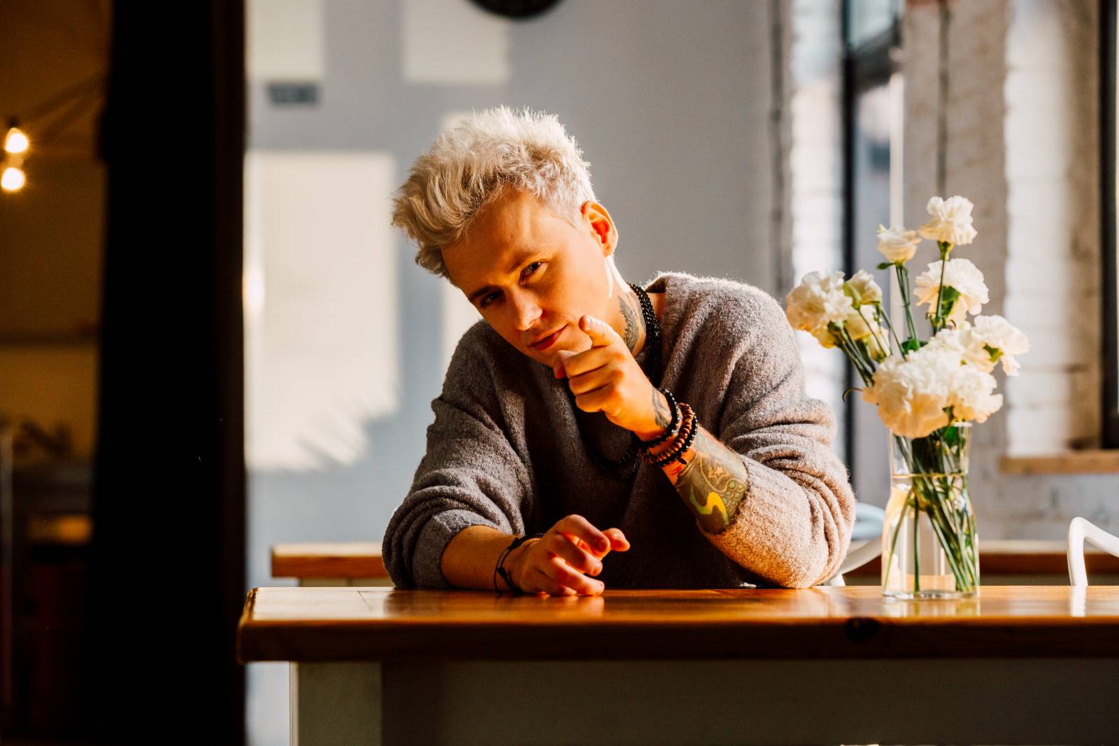 TOP 7 videoklipů týdne: Twenty One Pilots hlásí novou desku, Marcell a fiedlerski mají song o největší lásce všech dob