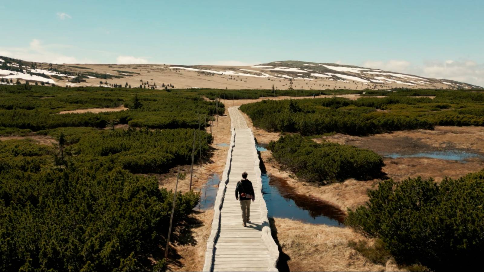 TOP 7 videoklipů týdne: Rybičky 48 a Pekař zakopali válečnou sekeru a Kateřina Marie Tichá přemýšlí nad smyslem svojí existence