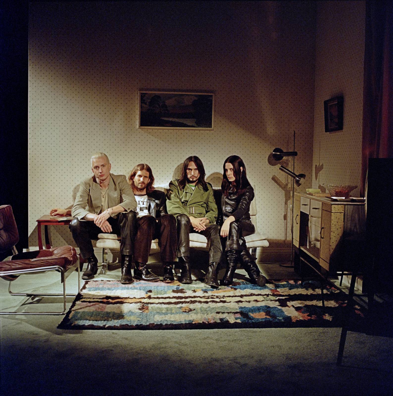 TOP 7 videoklipů týdne: Sebastian natáčel na telefon, Simple Plan se ohlíží do minulosti a Mayday zpívají o dívce trpící šikanou