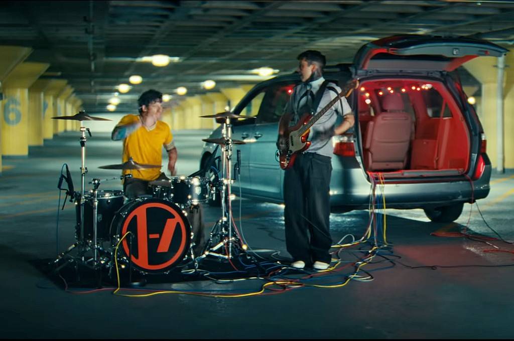 TOP 7 videoklipů týdne: Xindl X se cítí jako puberťák, Sebastian se ponořil do popových vod a Kaczi nahrála duet s Jurajem Hnilicou