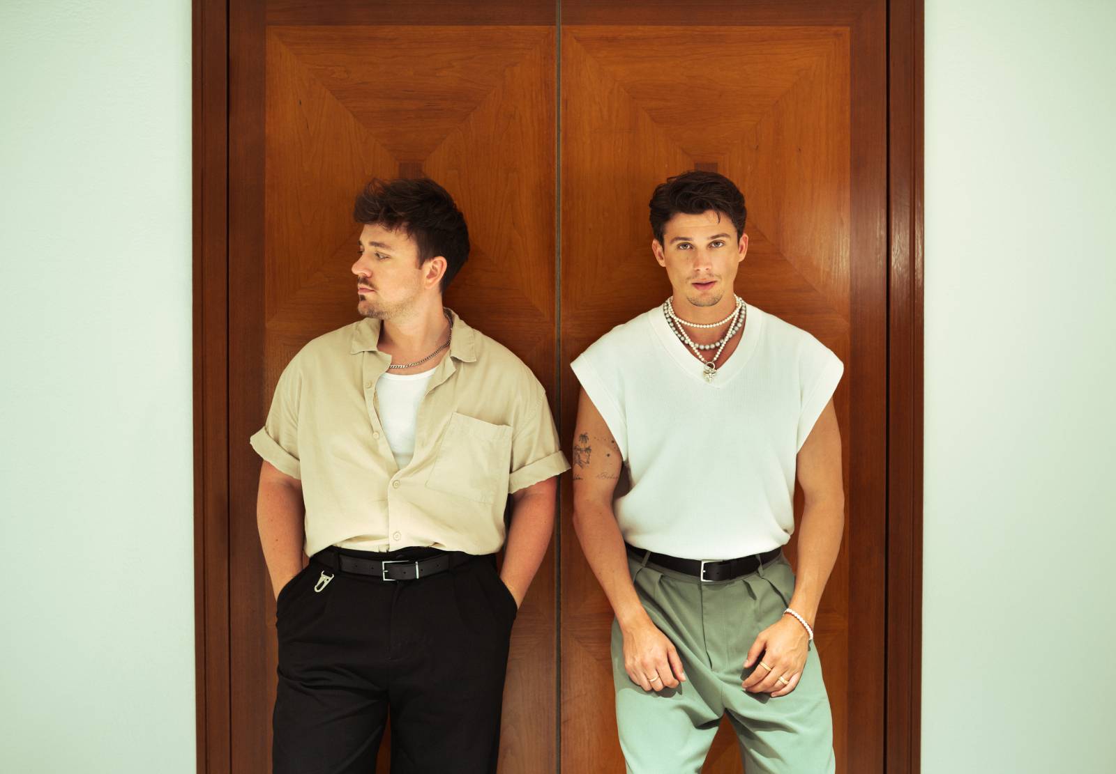 TOP 7 videoklipů týdne: Xindl X se cítí jako puberťák, Sebastian se ponořil do popových vod a Kaczi nahrála duet s Jurajem Hnilicou