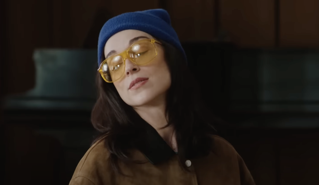 TOP 7 videoklipů týdne: ADONXS zkoumá zlomené srdce, Martina Pártlová popisuje životní kolotoč žen