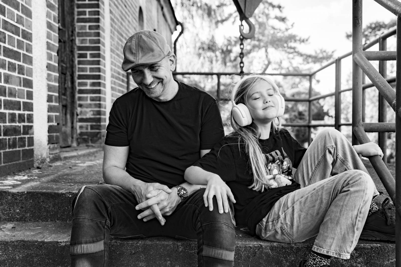 TOP 7 videoklipů týdne: Rybičky 48 vzpomínají na minulost a v novince Lucie Bílé se najdou ženy-mámy 