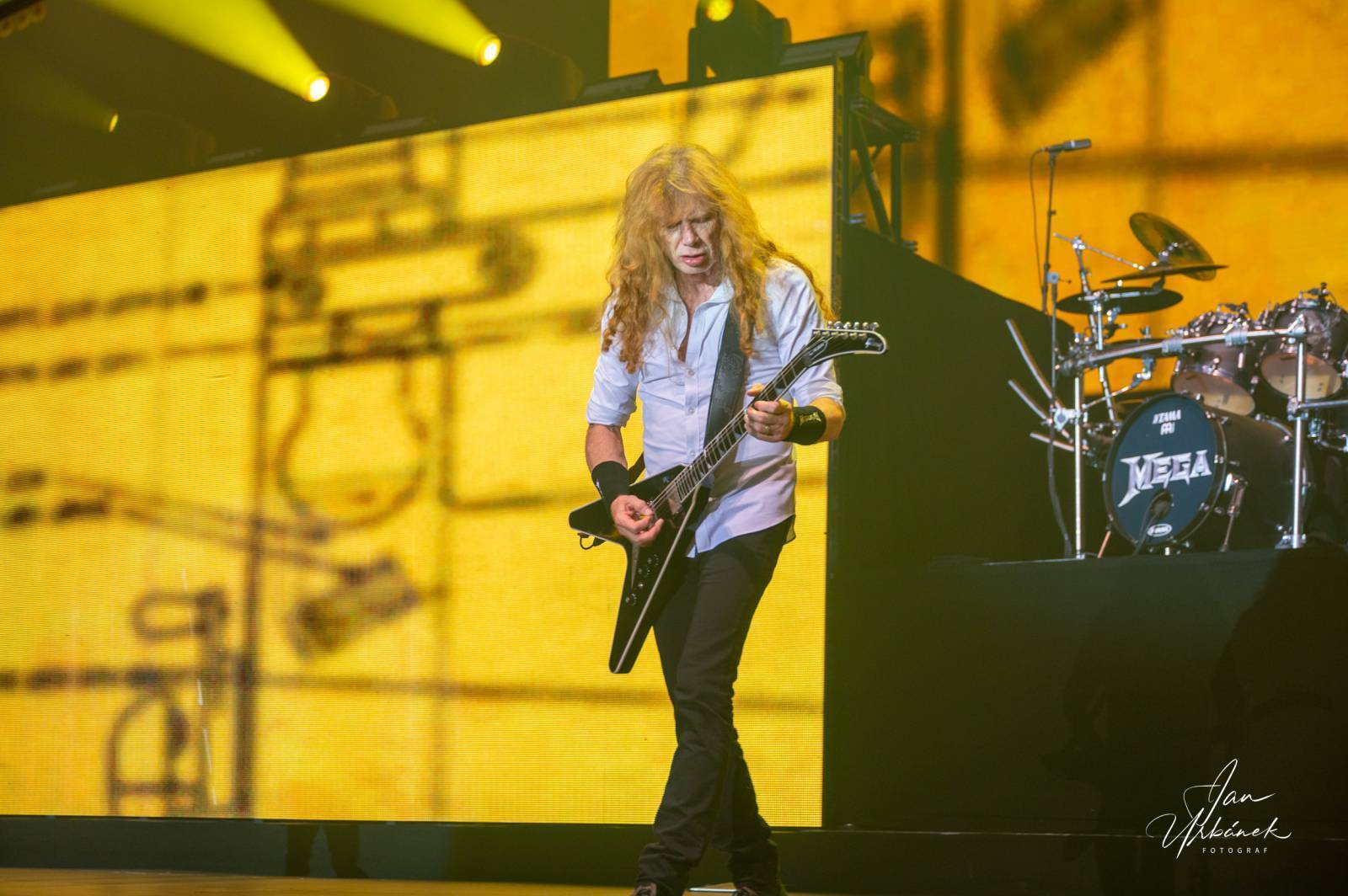 TOP 7 videoklipů týdne: Pink Floyd vzpomínají na Syda Barretta, Tři sestry lákají na dokument a Megadeth na nové album