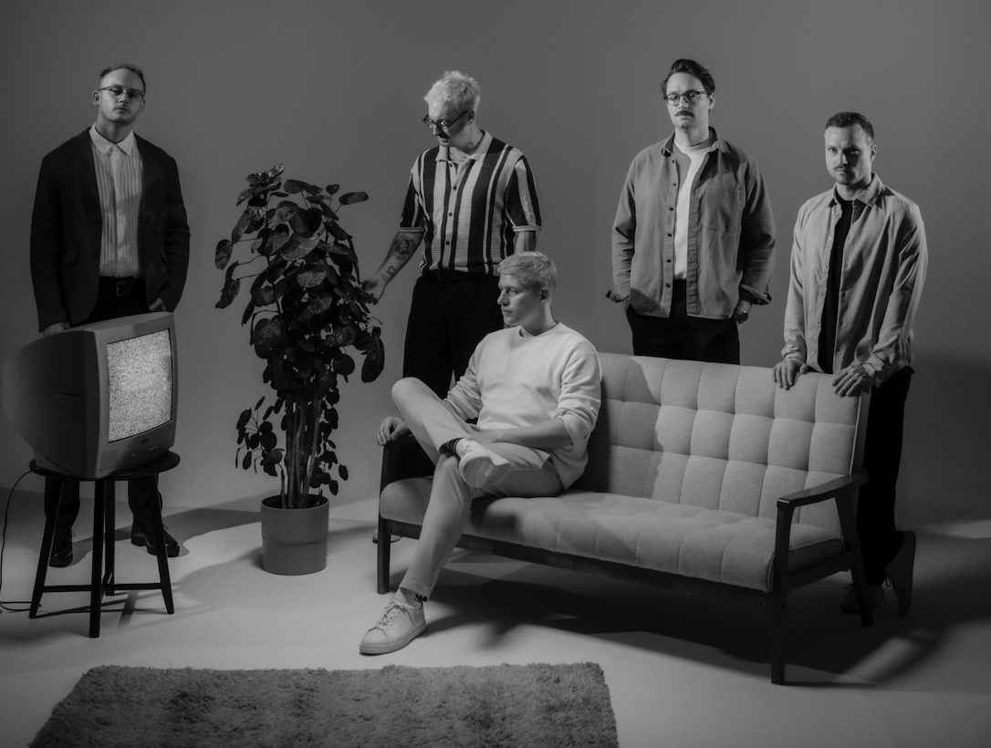 TOP 7 videoklipů týdne: Michal Hrůza natáčel za polárním kruhem a Kaczi vzpomíná na blízké, kteří už nejsou mezi námi