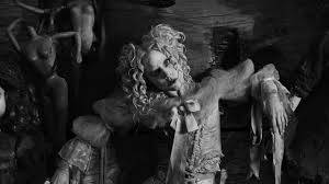 TOP 10 zahraničních videoklipů roku 2025 podle redakce iREPORTu. Mají je na svědomí Imminence, Lady Gaga i Florence + The Machine