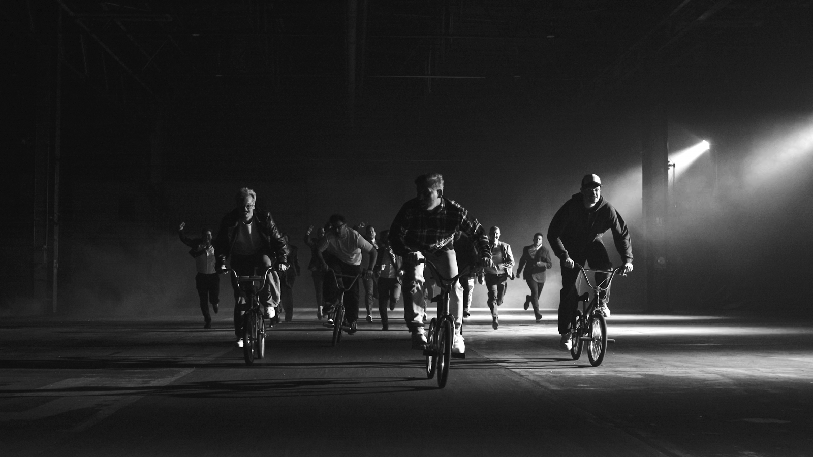 TOP 7 videoklipů týdne: Vanua2 zpívá o rozdílných světech žen a mužů, MØNØDREAM se cítí jako vězeň ve svých myšlenkách a Ben Cristovao motivuje ke sportu