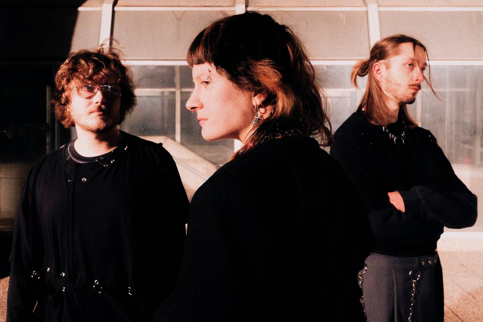 TOP 7 videoklipů týdne: Petr Kolář natáčel se svými syny, Hentai Corporation a P/ST avizují novinkou společné koncerty