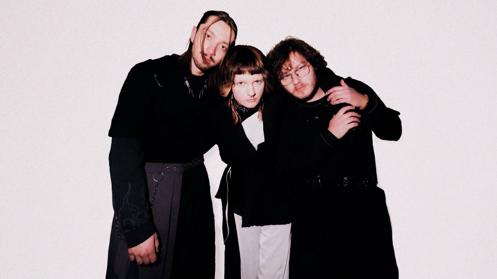 TOP 7 videoklipů týdne: UDG se hlásí s druhým singlem v nové sestavě a Pačess a Bára Basiková lákají na připravované album