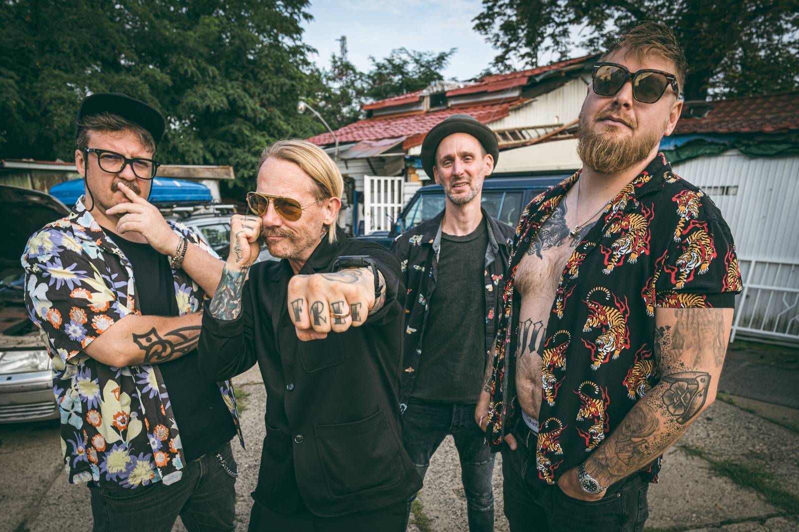 TOP 7 videoklipů týdne: Harlej vzpomínají na narozeninový koncert v O2 universu, Reflections of Karma nahrávali s Otou Váňou a Xindl X s dcerou Alicí