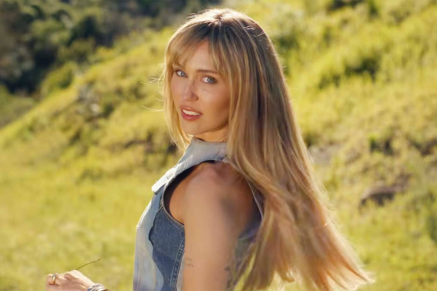 TOP 7 videoklipů týdne: David Koller láká na připravované album a Papa Roach vydávají jednu ze svých nejosobnějších skladeb