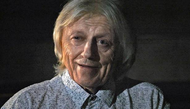 TOP 7 videoklipů týdne: Václav Neckář připomíná rok 1968. O slovo se hlásí i Jelen, Lucie Bílá či Mirai s Ewou Farnou