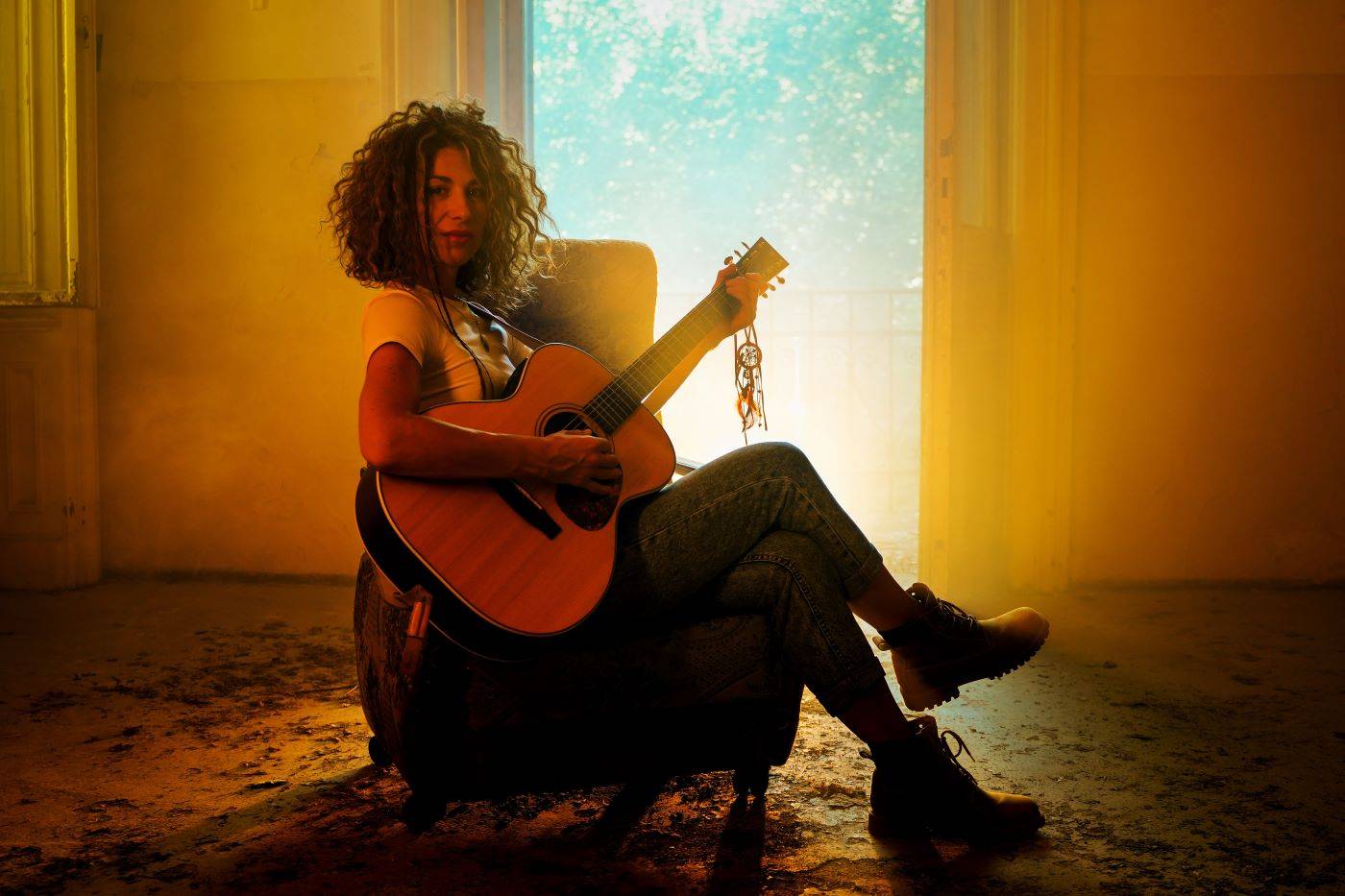 TOP 7 videoklipů týdne: Dan Bárta a Illustratosphere zvou na turné, Kaczi otevírá staré rány a Keanu Reeves s Dogstar se těší do Prahy