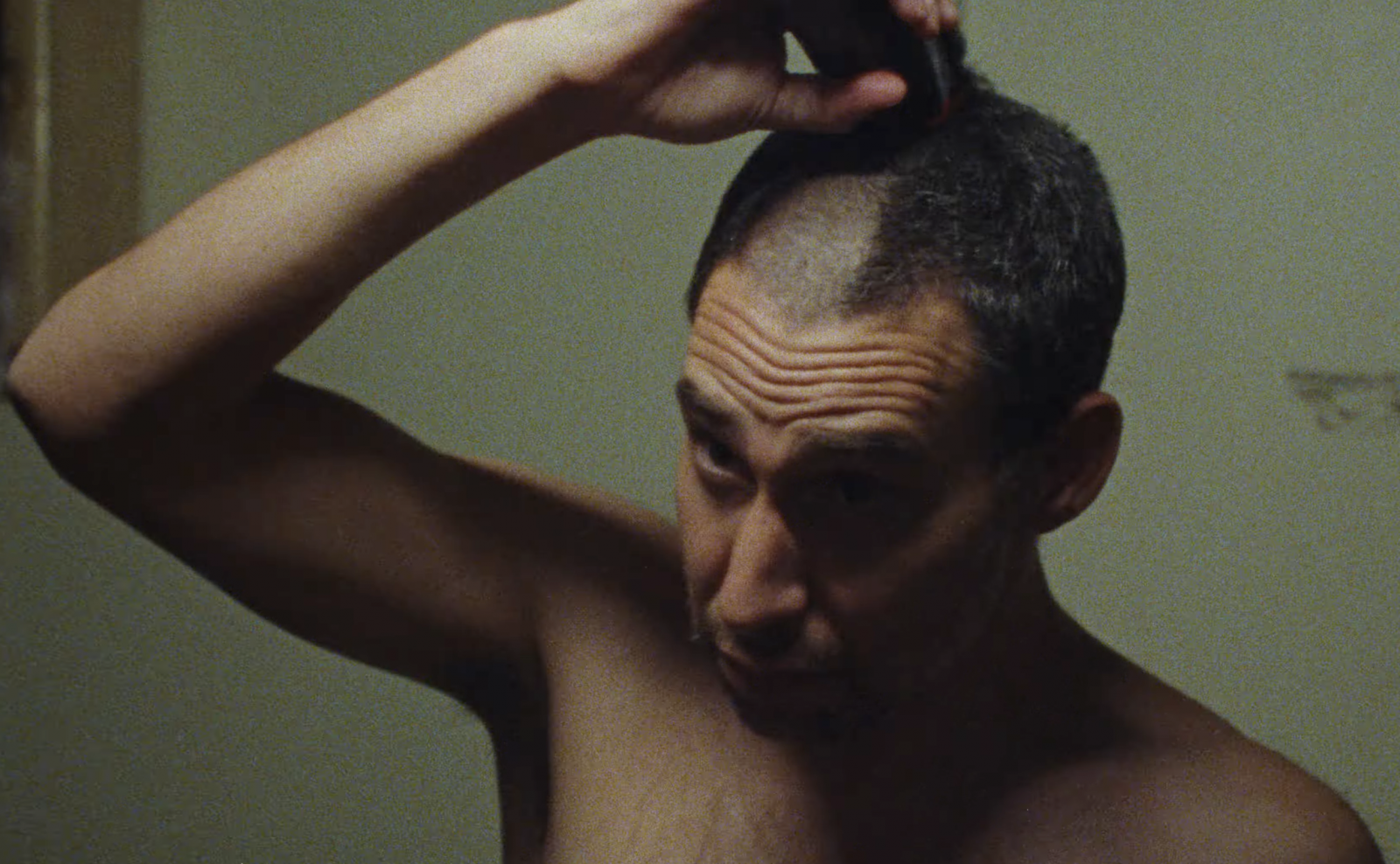 TOP 7 videoklipů týdne: Dan Bárta a Illustratosphere zvou na turné, Kaczi otevírá staré rány a Keanu Reeves s Dogstar se těší do Prahy