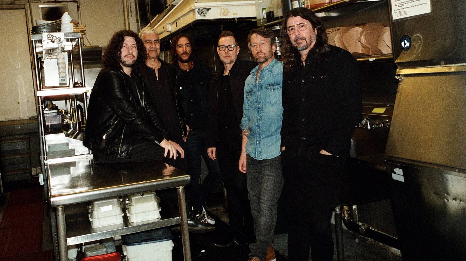 TOP 7 videoklipů týdne: Geoff Tyson zpívá o lásce ve světě, který se vymyká kontrole, Foo Fighters mají nové album a Marek Ztracený se těší na pátek