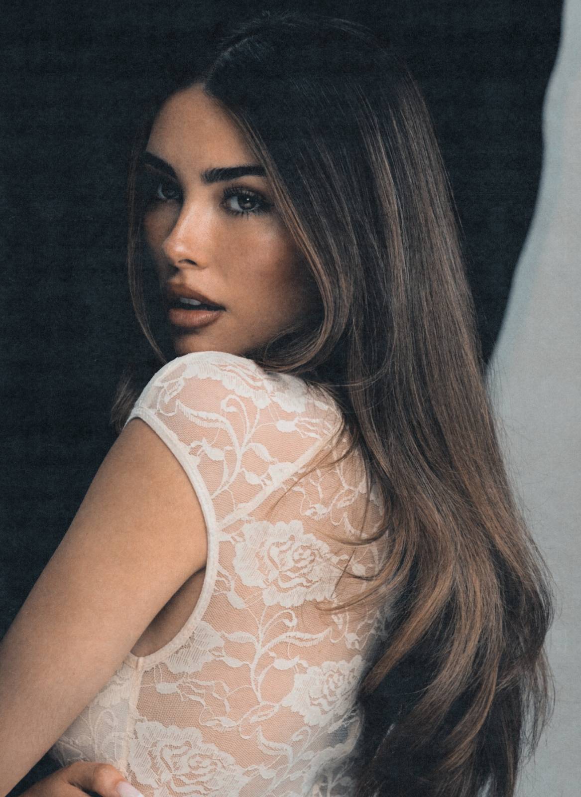 TOP 7 videoklipů týdne: Ewa Farna zve do Edenu, Jamaron vzpomínají na show ve Foru Karlín a Jelen přezpíval píseň Jiřího Suchého