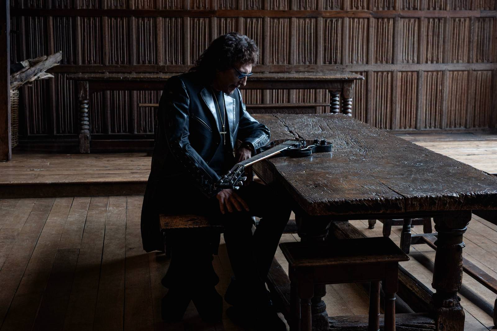 VIDEO: Tony Iommi oznámil nové album. Singl World Alone doprovází tajemný klip