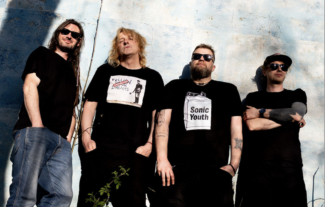 TOP 6 videoklipů týdne: Vypsaná fiXa si troufla na akrobacii, Škwor natočil časosběrný snímek a Kings of Leon zapátrali v archivu