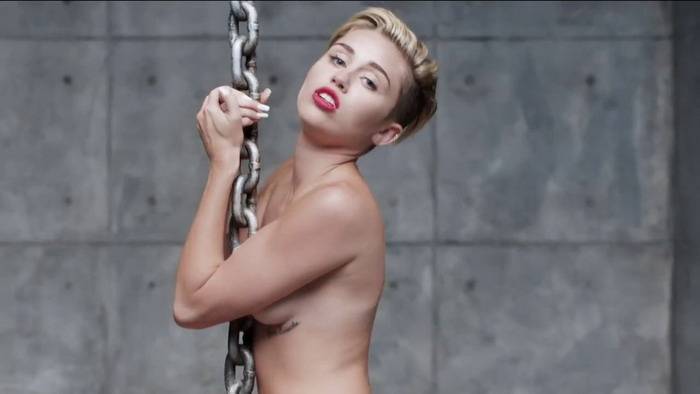 VIDEO: Linda Perry napsala píseň pro Miley Cyrus do lesbického filmu